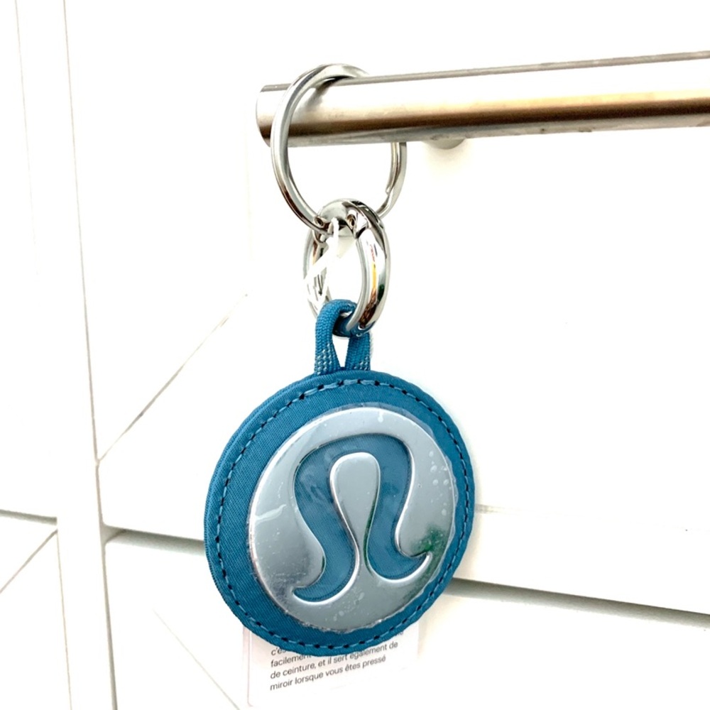 NEW LULULEMON BLUE LOGO KEYCHAIN WITH MIRROR BNWT
